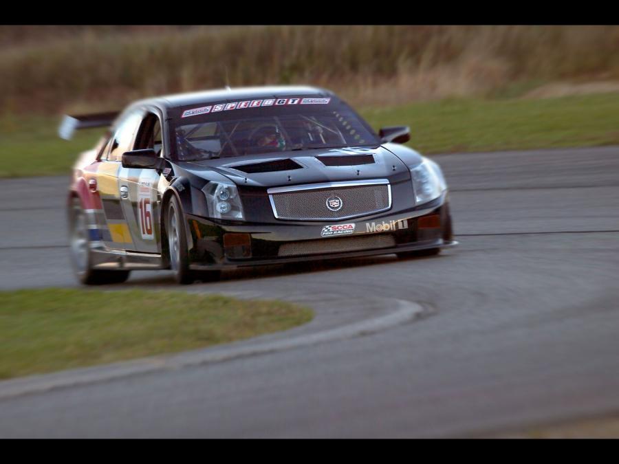  Cadillac CTS-V Race Car 2004 года  (фото 22 из 33)